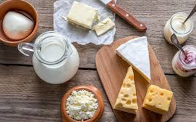 Yogurt, uova & co.: quando si può superare la data di scadenza dei prodotti freschi e quando è meglio evitare?