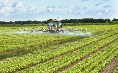 Troppi pesticidi nelle acque di superficie (1 campione su 3 è positivo). La nota sul sito Cambia la terra