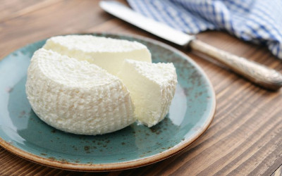 Listeria, alcuni ceppi particolarmente diffusi nella catena alimentare europea: lo studio di Efsa, Ecdc e Anses
