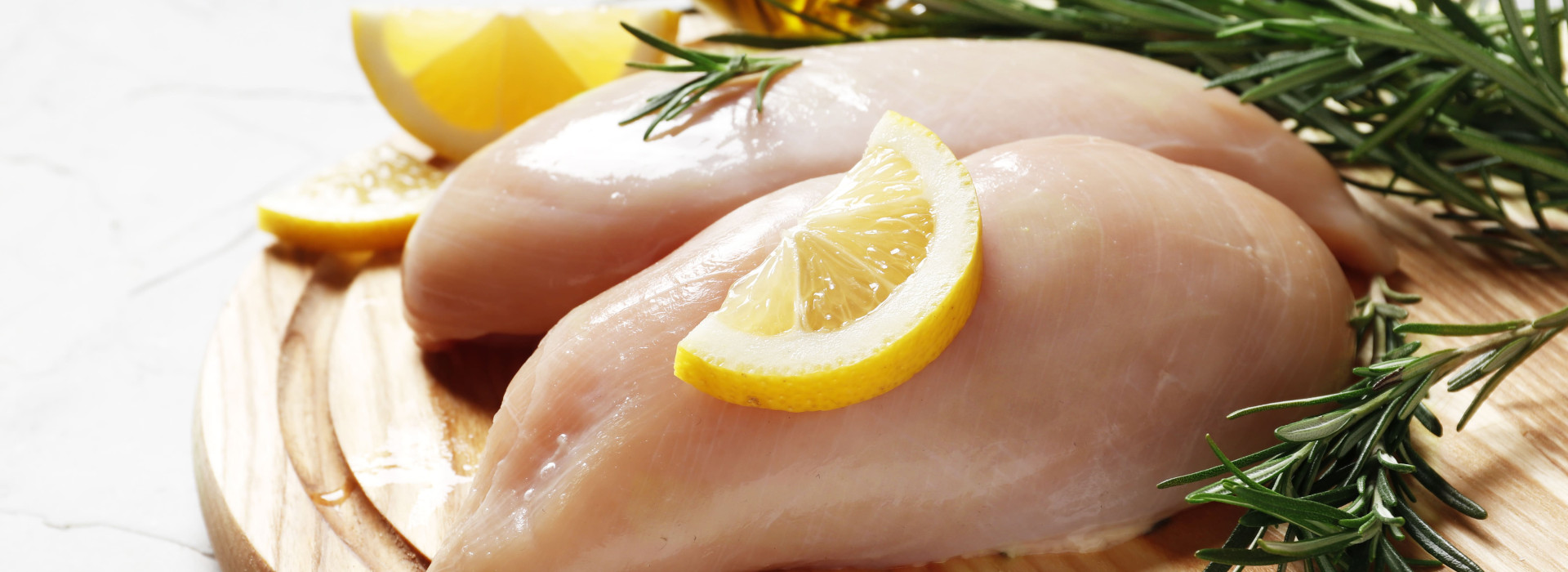 Sicurezza alimentare: l’importanza dell’igiene di mani e superfici per la preparazione del pollo
