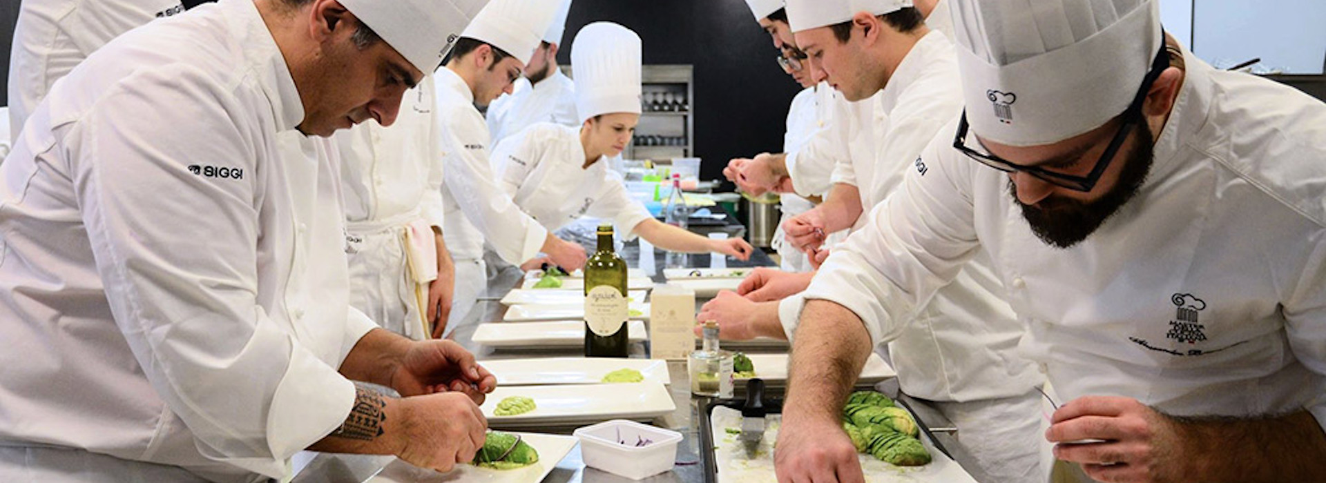 Uso del cappello in cucina: è obbligatorio o no?