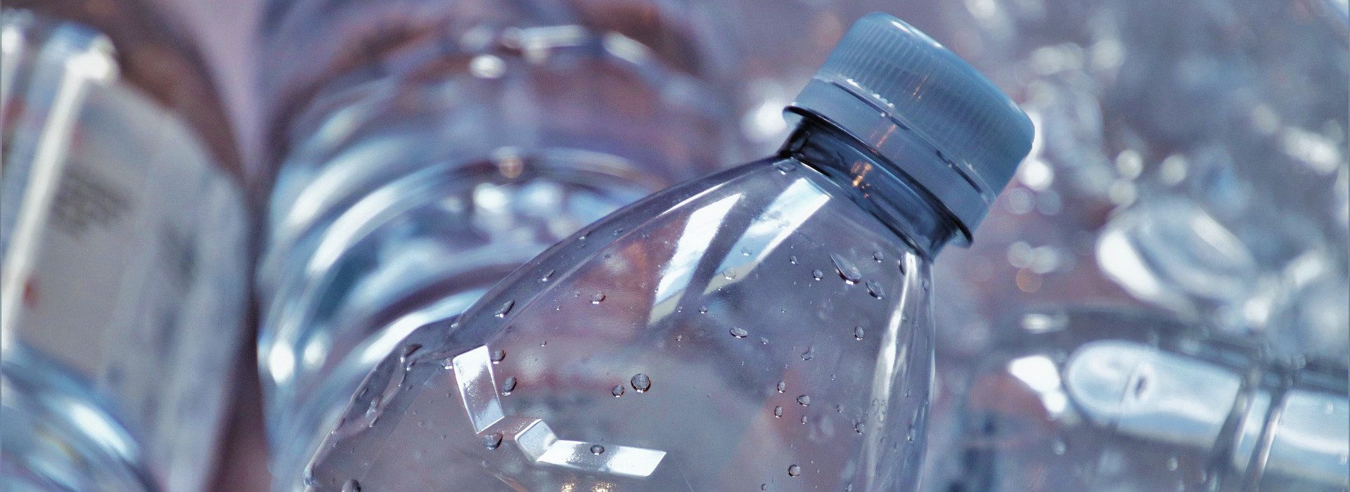 Plastica e Salute: evitare le bottiglie di plastica esposte al sole