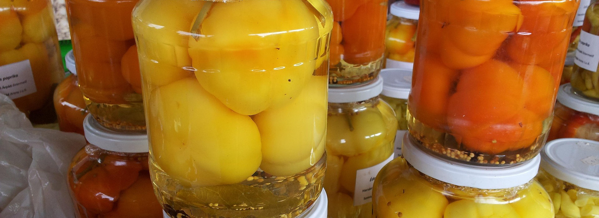 Botulino nelle conserve: non è il sole il colpevole, ma una preparazione scorretta
