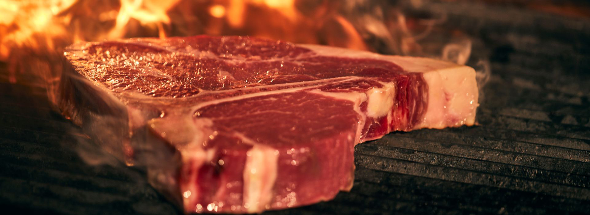 Carne al sangue: quando è sicura e quali rischi non bisogna sottovalutare